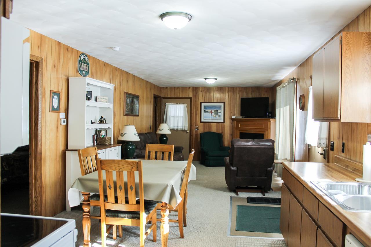 Nitschke'S Northern Resort Минокуа Екстериор снимка